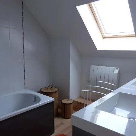De Charme En Pleine Nature Pour 6 Pers. Avec Cheminee, Jardin De 7000 M², Animaux Acceptes - Fr-1-489-5 Holiday home Louroux-de-Bouble